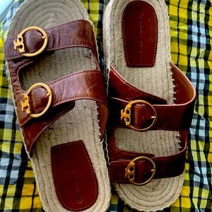 Tory Burch Summer Slip ons Brand New👡 Leather with gold hardware …Good deal👌👌